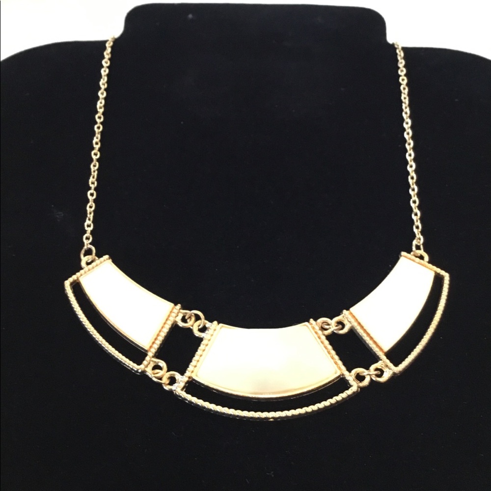 Necklace White and Gold